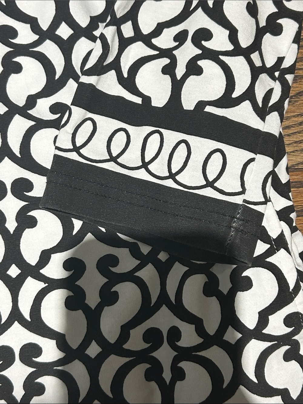 Black & White Patterned Women's Shift Dress - Picture 3 of 9
